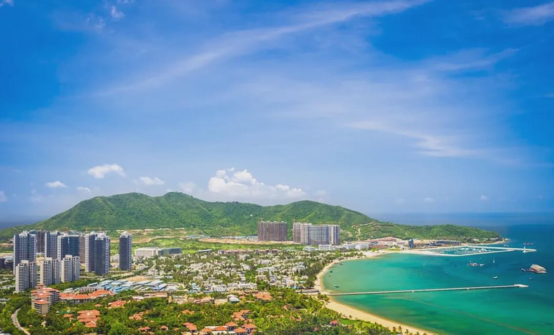 海南地理、经济与文化发展综合研究概览